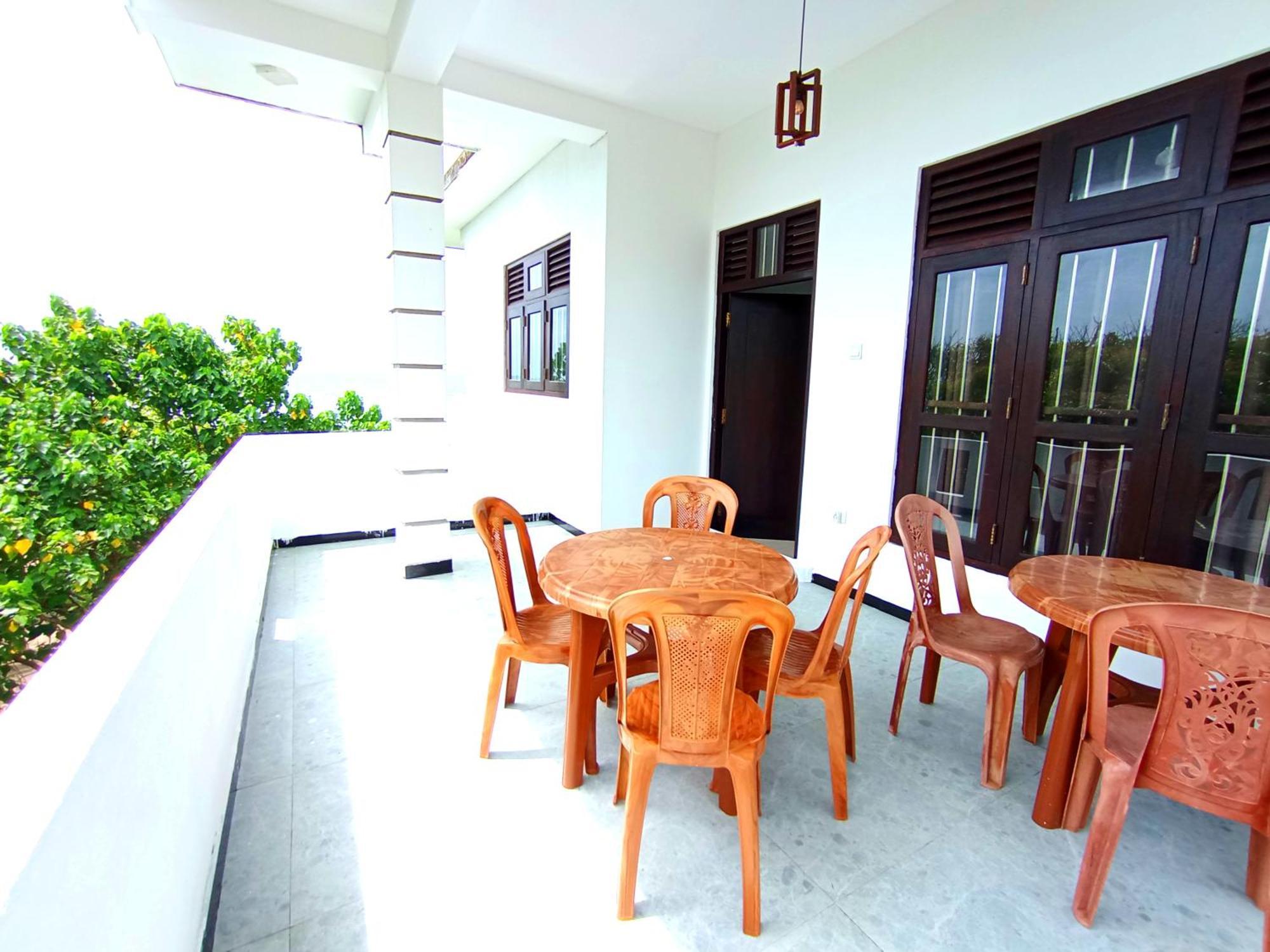 Blue Waves Ocean Mirissa Hotel Exterior foto