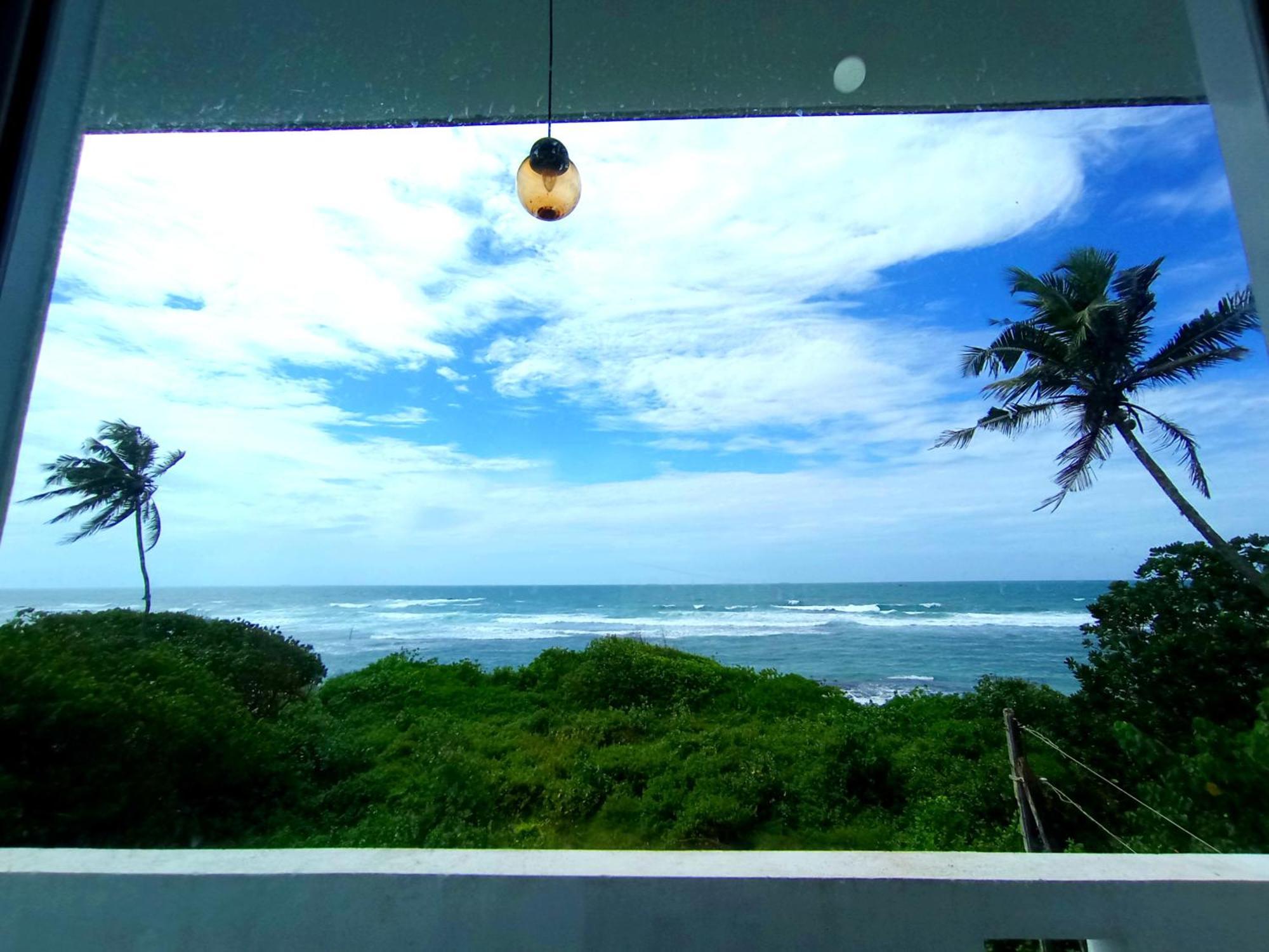 Blue Waves Ocean Mirissa Hotel Exterior foto